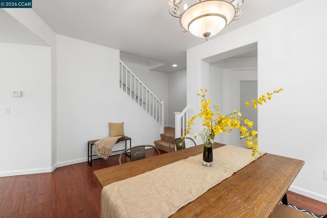 5700 Oakmont Dr, Richmond, CA 94806