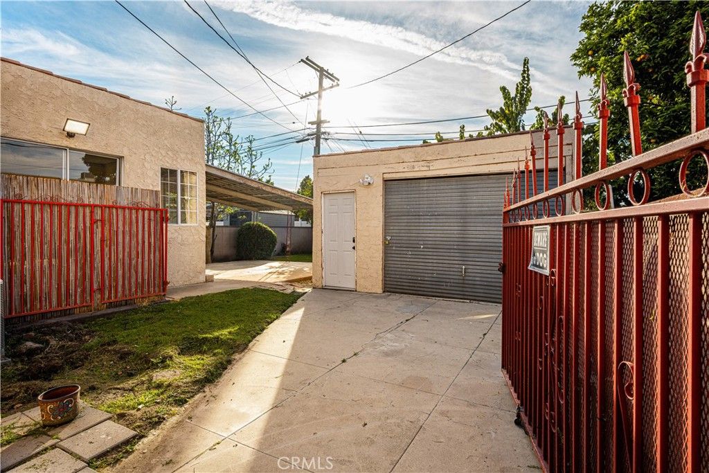 Image 14 of property listing at 9933 San Anselmo, South Gate, CA 90280