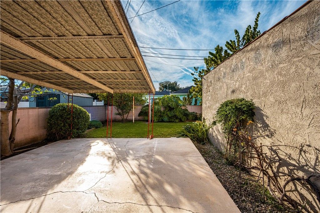 Image 15 of property listing at 9933 San Anselmo, South Gate, CA 90280