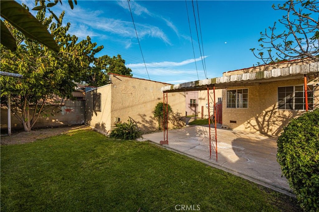 Image 17 of property listing at 9933 San Anselmo, South Gate, CA 90280