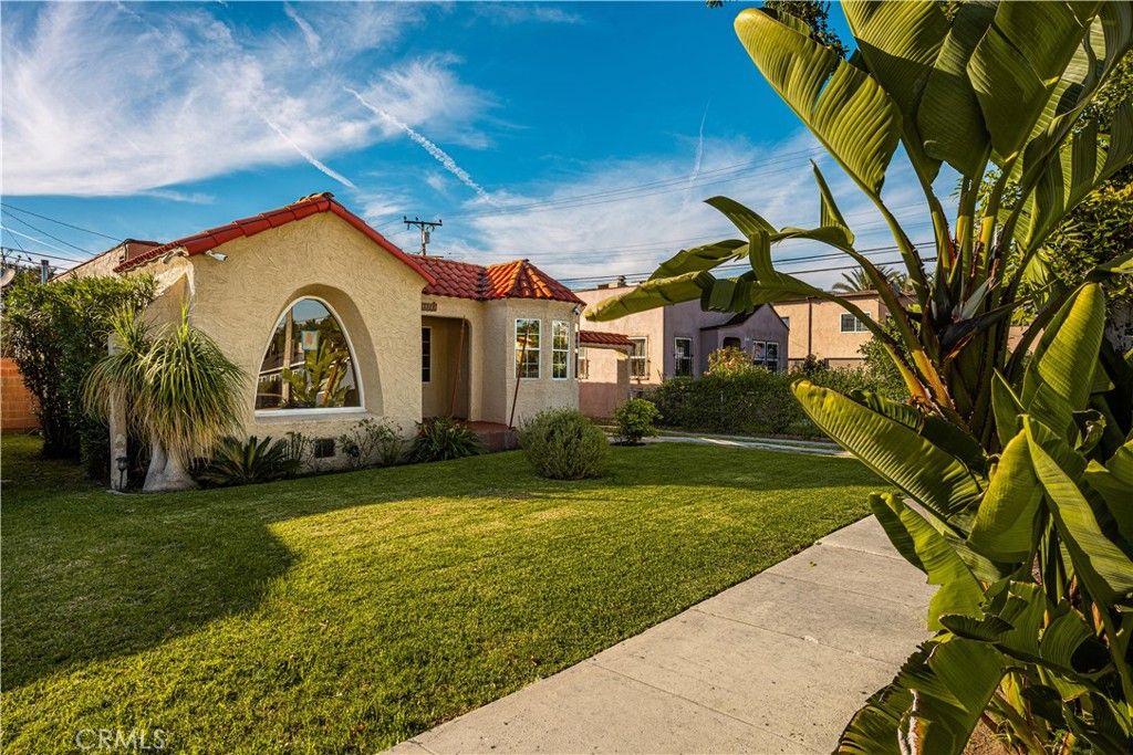 Image 2 of property listing at 9933 San Anselmo, South Gate, CA 90280