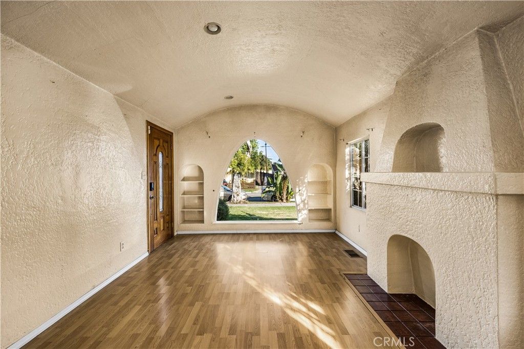 Image 4 of property listing at 9933 San Anselmo, South Gate, CA 90280