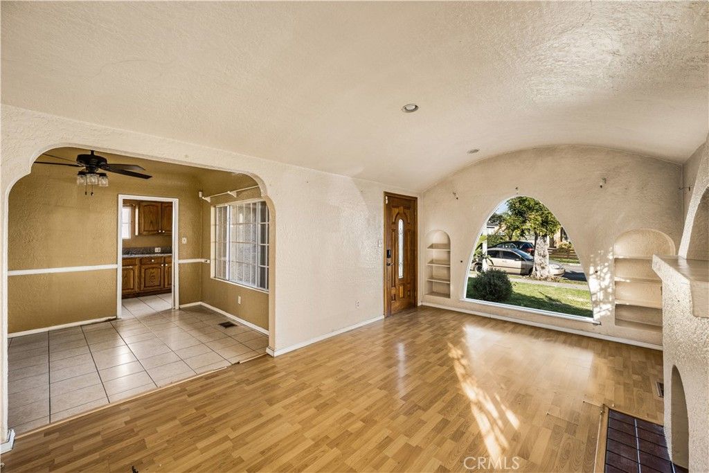 Image 5 of property listing at 9933 San Anselmo, South Gate, CA 90280
