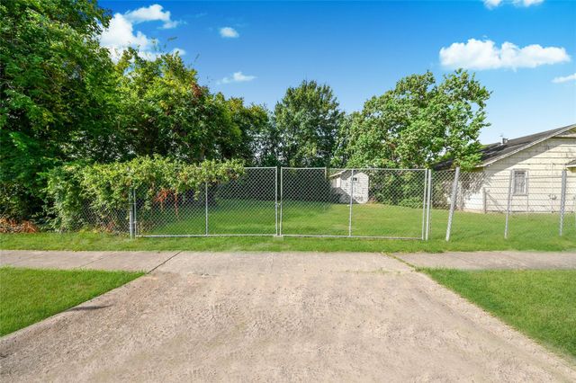 8470 Wier Drive, Houston, TX 77017