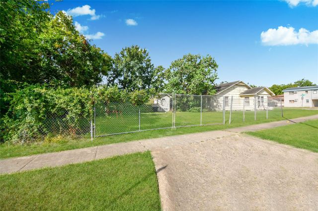 8470 Wier Drive, Houston, TX 77017