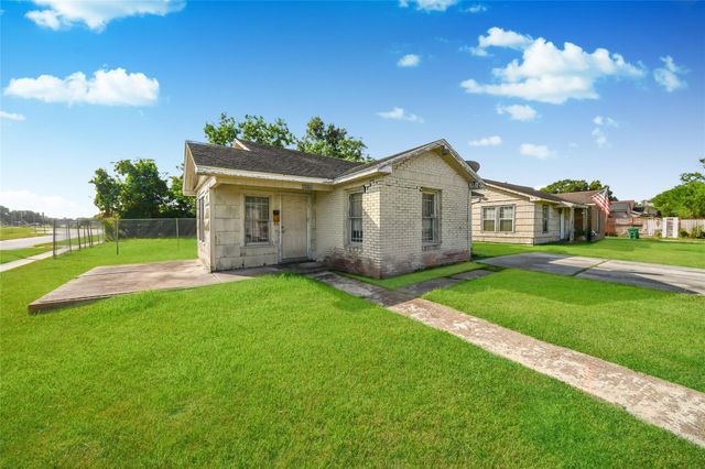 8470 Wier Drive, Houston, TX 77017
