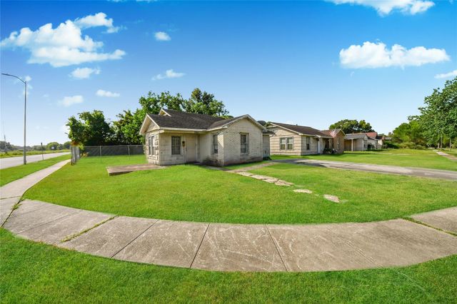 8470 Wier Drive, Houston, TX 77017