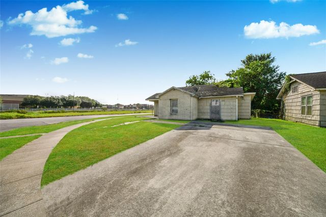8470 Wier Drive, Houston, TX 77017