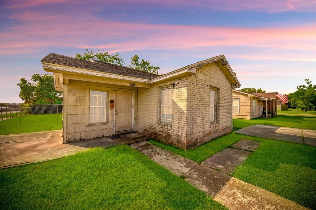 8470 Wier Drive, Houston, TX 77017