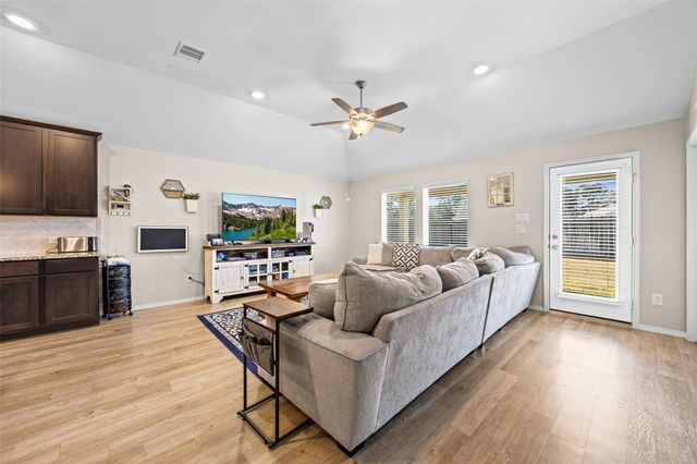 334 Linedale Avenue, Magnolia, TX 77354