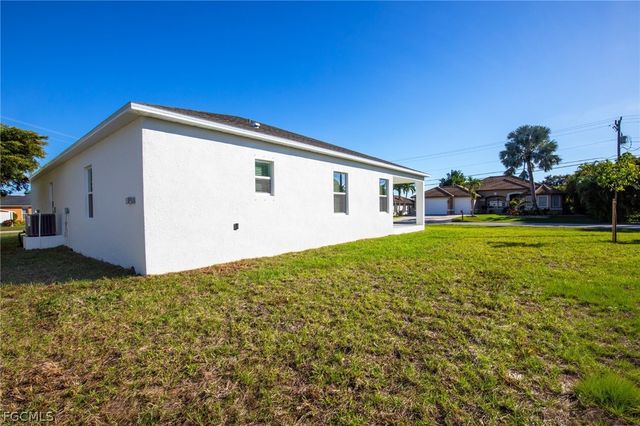 3008 SE 1st AVE, Cape Coral, FL 33904