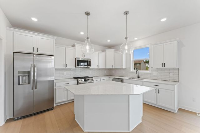 7540 Lower 42nd Street N, Oakdale, MN 55128