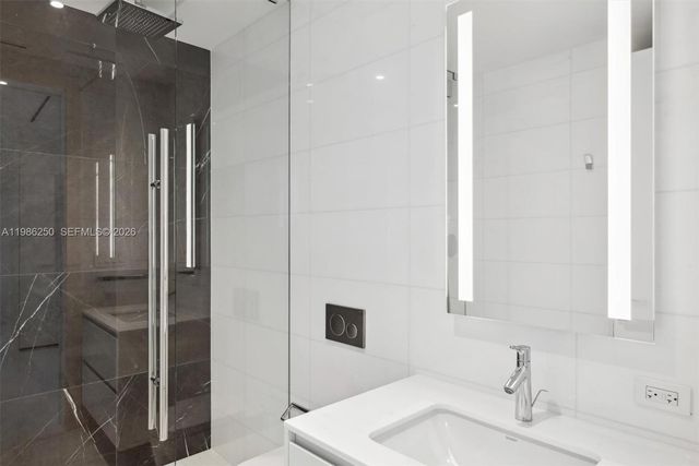 300 Biscayne Boulevard Way 3805W, Miami, FL 33131