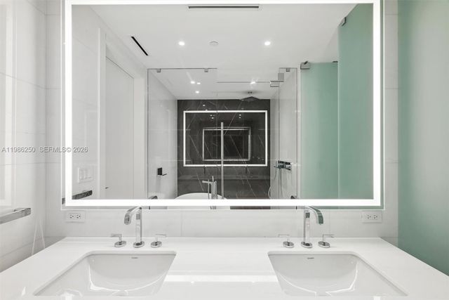 300 Biscayne Boulevard Way 3805W, Miami, FL 33131