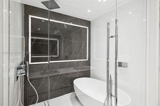 300 Biscayne Boulevard Way 3805W, Miami, FL 33131