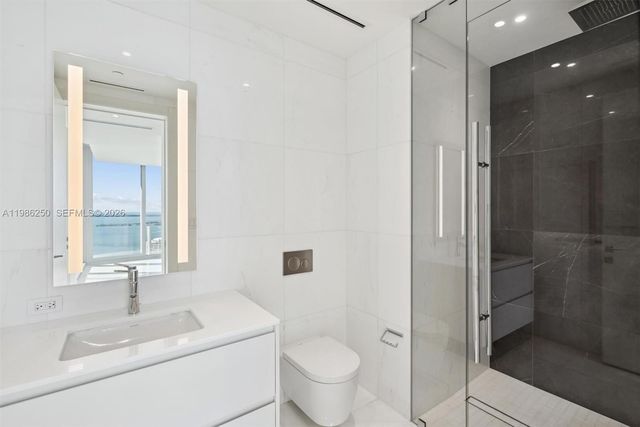 300 Biscayne Boulevard Way 3805W, Miami, FL 33131