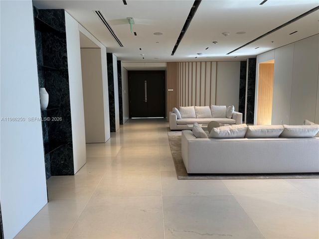 300 Biscayne Boulevard Way 3805W, Miami, FL 33131