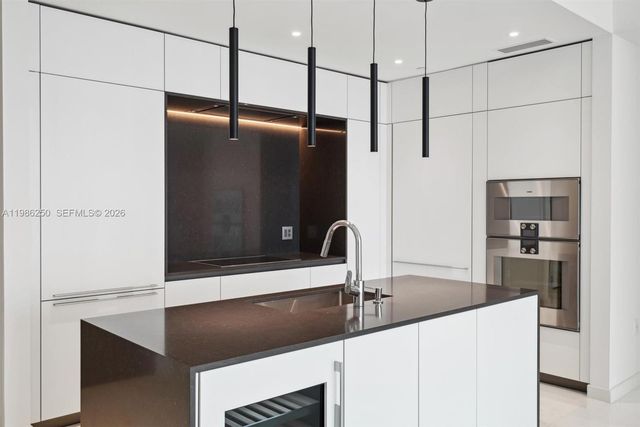 300 Biscayne Boulevard Way 3805W, Miami, FL 33131