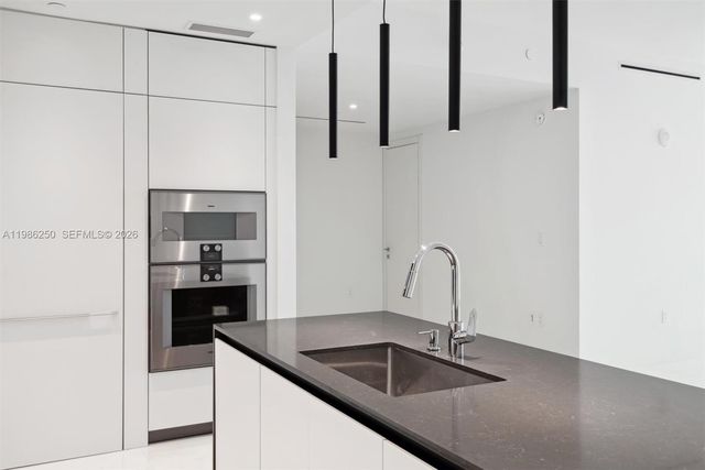 300 Biscayne Boulevard Way 3805W, Miami, FL 33131