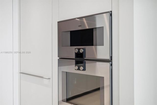 300 Biscayne Boulevard Way 3805W, Miami, FL 33131