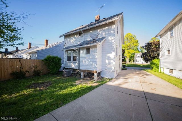 1524 E 221st Street, Euclid, OH 44117