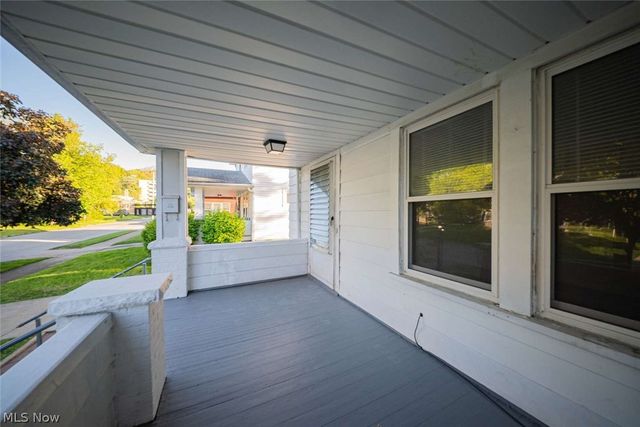 1524 E 221st Street, Euclid, OH 44117