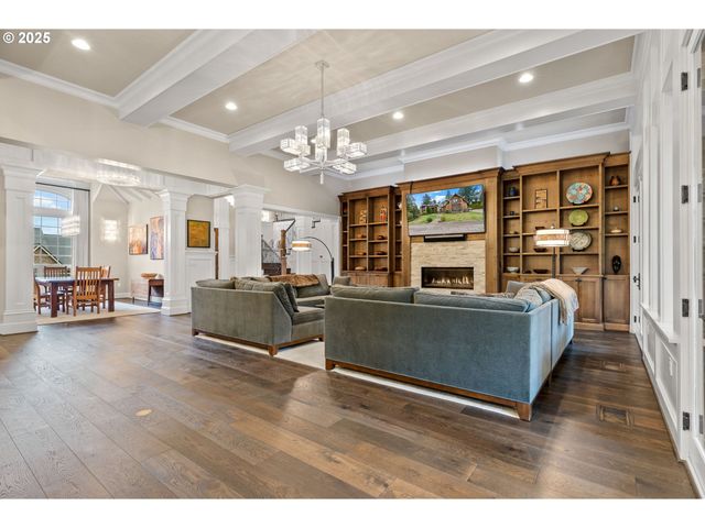 13710 KNAUS Rd, Lake Oswego, OR 97034