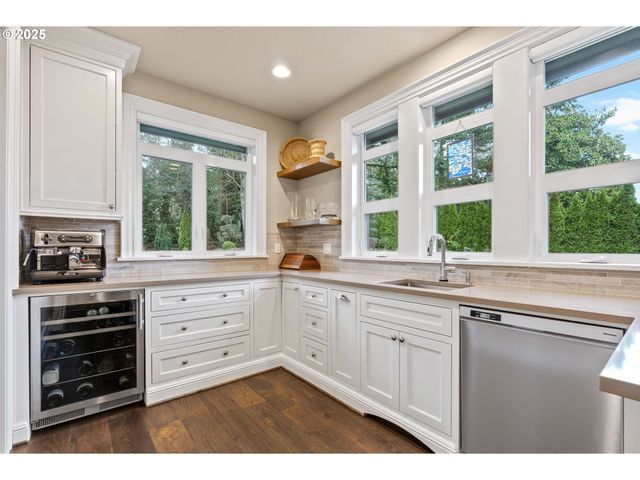 13710 KNAUS Rd, Lake Oswego, OR 97034