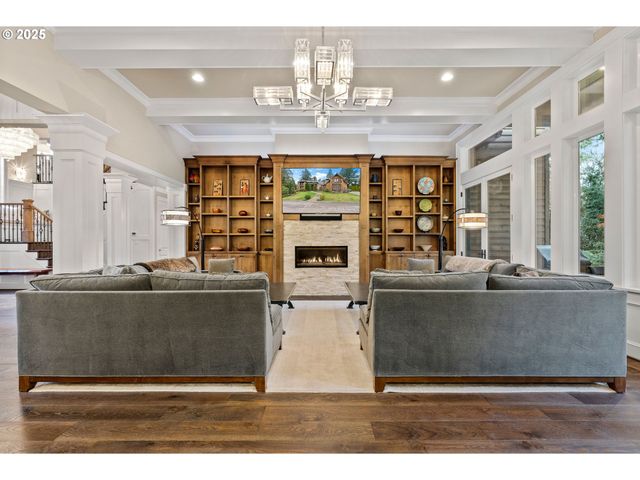 13710 KNAUS Rd, Lake Oswego, OR 97034