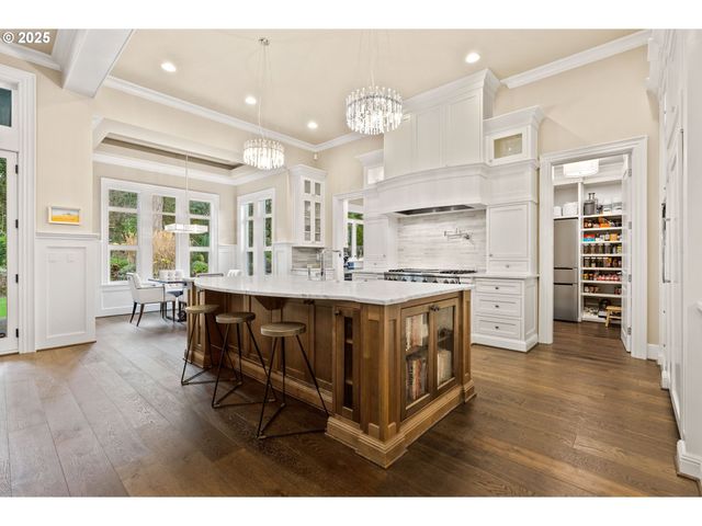 13710 KNAUS Rd, Lake Oswego, OR 97034