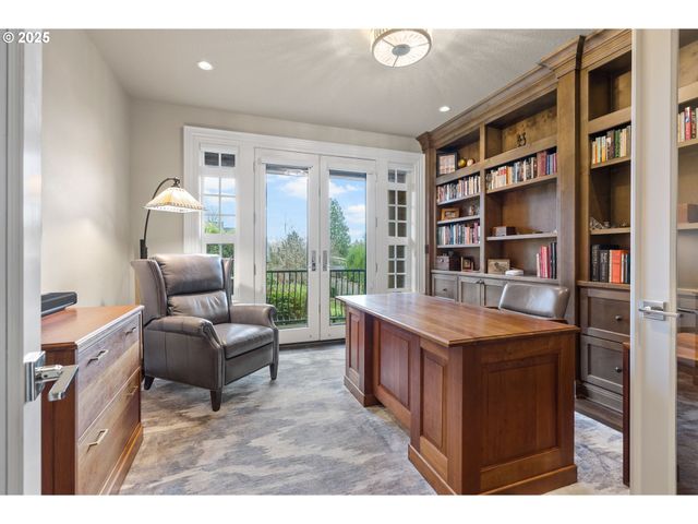 13710 KNAUS Rd, Lake Oswego, OR 97034