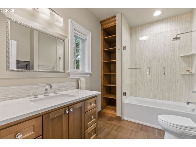 13710 KNAUS Rd, Lake Oswego, OR 97034