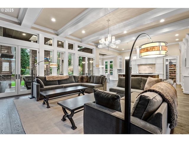 13710 KNAUS Rd, Lake Oswego, OR 97034