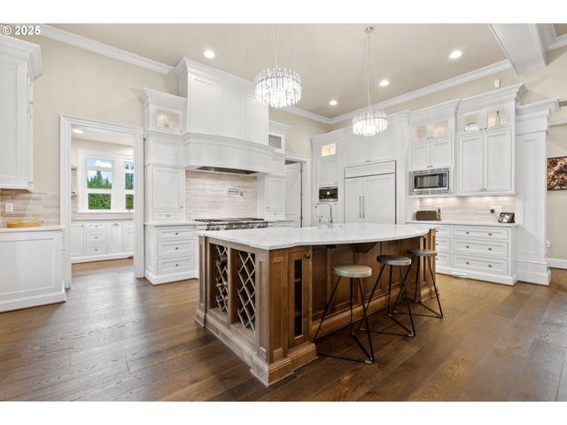 13710 KNAUS Rd, Lake Oswego, OR 97034