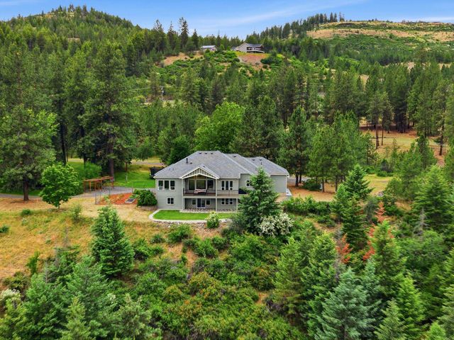 16919 N South Bank Rd, Nine Mile Falls, WA 99026