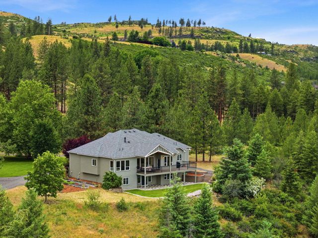 16919 N South Bank Rd, Nine Mile Falls, WA 99026