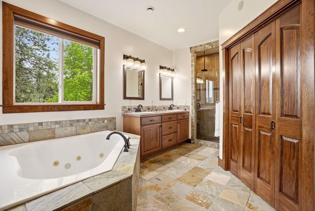 16919 N South Bank Rd, Nine Mile Falls, WA 99026