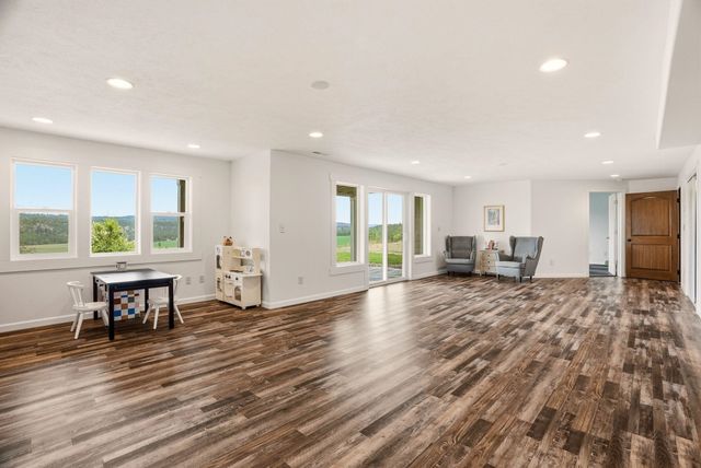 16919 N South Bank Rd, Nine Mile Falls, WA 99026