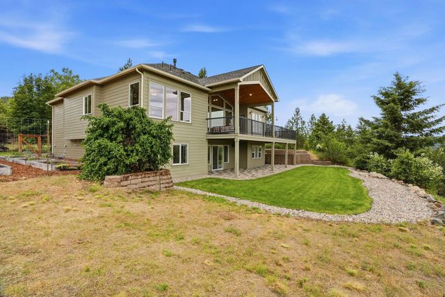 16919 N South Bank Rd, Nine Mile Falls, WA 99026