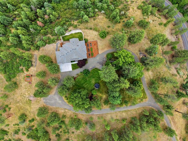 16919 N South Bank Rd, Nine Mile Falls, WA 99026