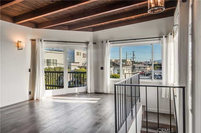 221 12th Place, Manhattan Beach, CA 90266