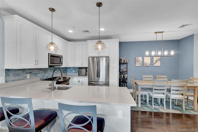 622 Marina Pointe Drive 622, East Rockaway, NY 11518