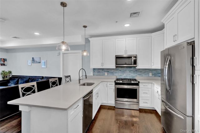 622 Marina Pointe Drive 622, East Rockaway, NY 11518