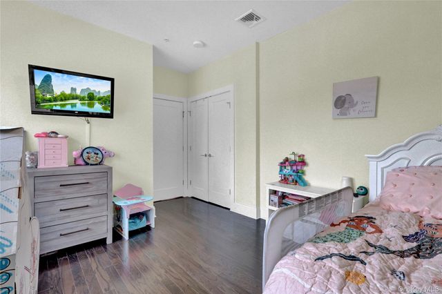 622 Marina Pointe Drive 622, East Rockaway, NY 11518