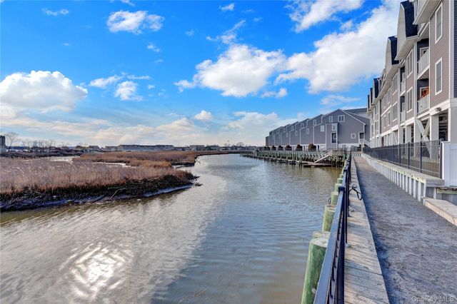 622 Marina Pointe Drive 622, East Rockaway, NY 11518