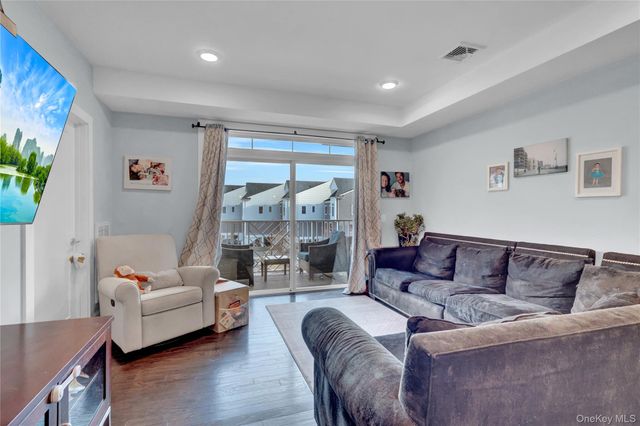 622 Marina Pointe Drive 622, East Rockaway, NY 11518