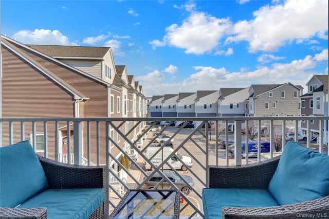 622 Marina Pointe Drive 622, East Rockaway, NY 11518