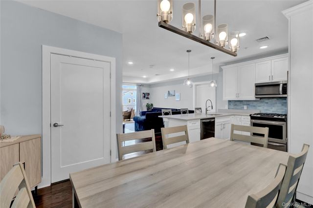 622 Marina Pointe Drive 622, East Rockaway, NY 11518