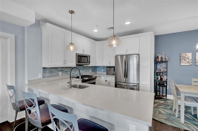 622 Marina Pointe Drive 622, East Rockaway, NY 11518