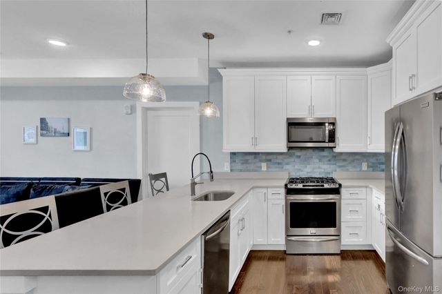 622 Marina Pointe Drive 622, East Rockaway, NY 11518